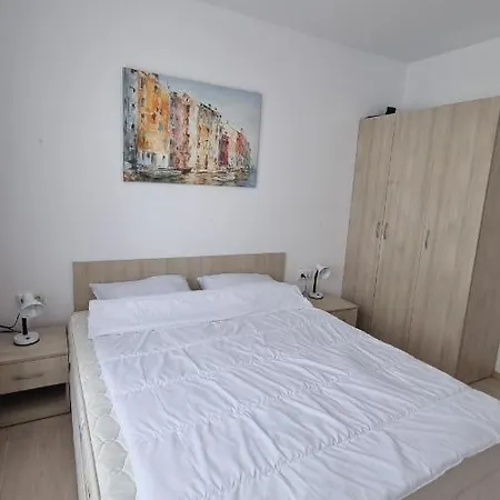 Апартамент Life Resort- фемили 2 *